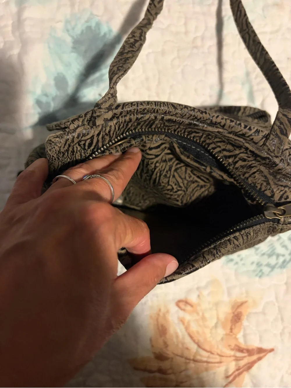 Textured Black and Brown Crossbody Shoulder Bag - Unbranded